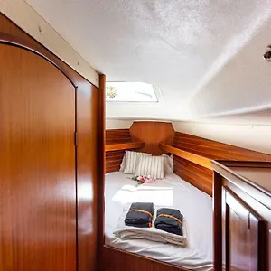  Hotel en barco Sail Boat To Sleep