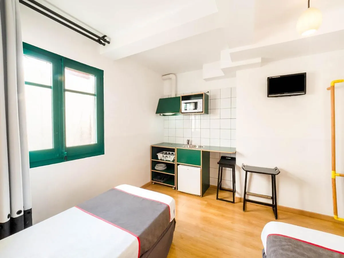 Guest house Hostal Athenas Sant Adria de Besos