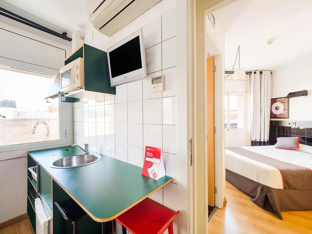 Hostal Athenas Sant Adria de Besos Guest house